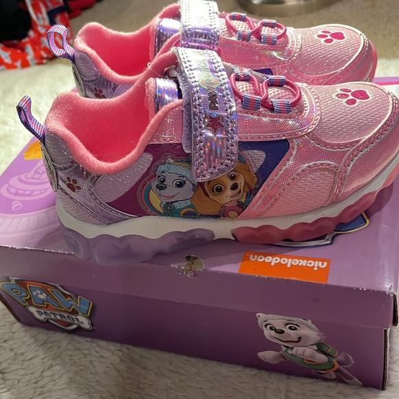 PAW PATROL🐶 LIGHT UP 💡SNEAKERS - Picture 3 of 9